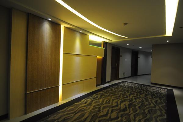 Imperial Palace Suites Quezon City Zewnętrze zdjęcie
