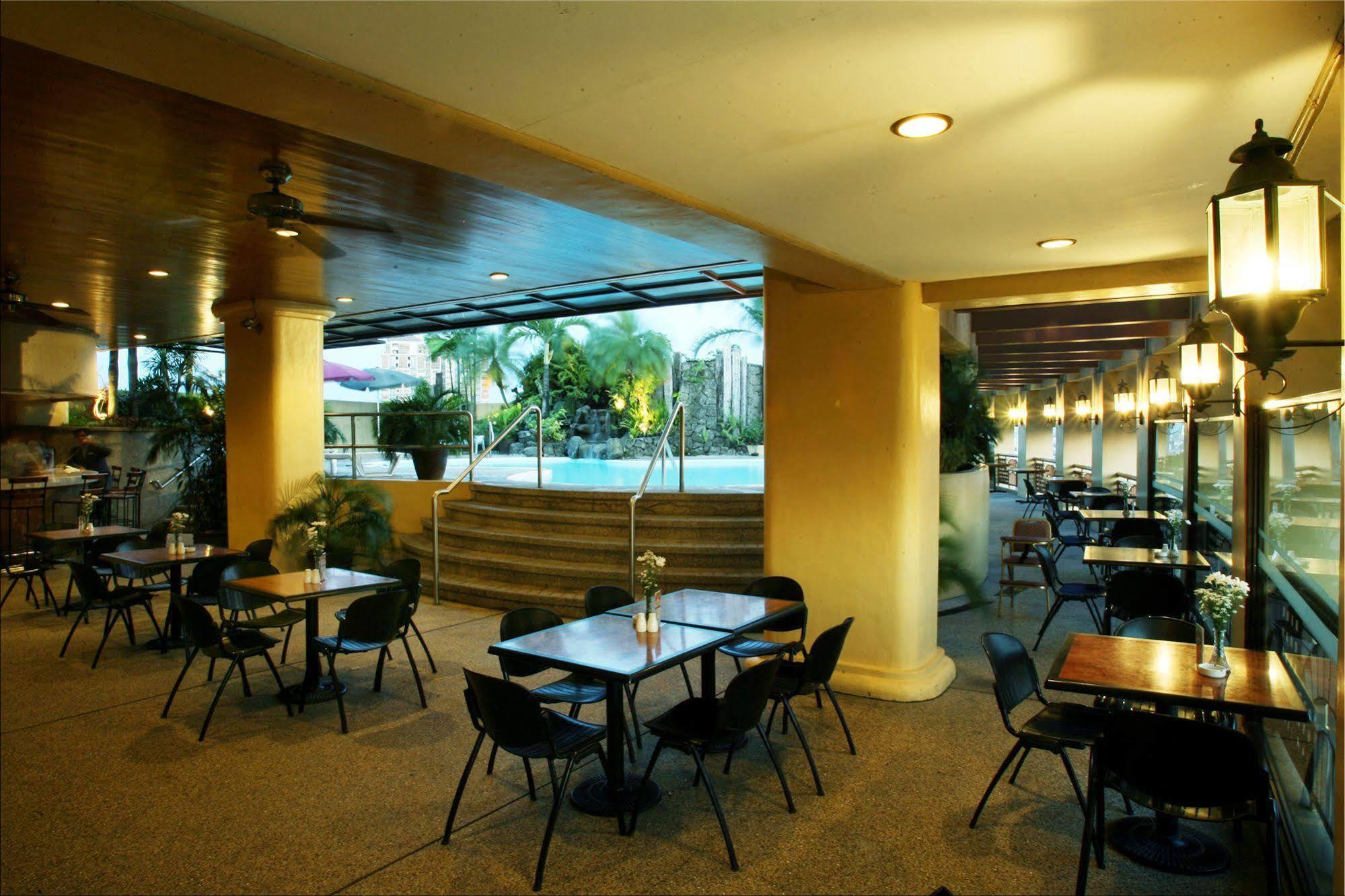 Imperial Palace Suites Quezon City Zewnętrze zdjęcie