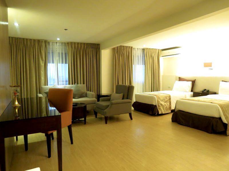 Imperial Palace Suites Quezon City Zewnętrze zdjęcie
