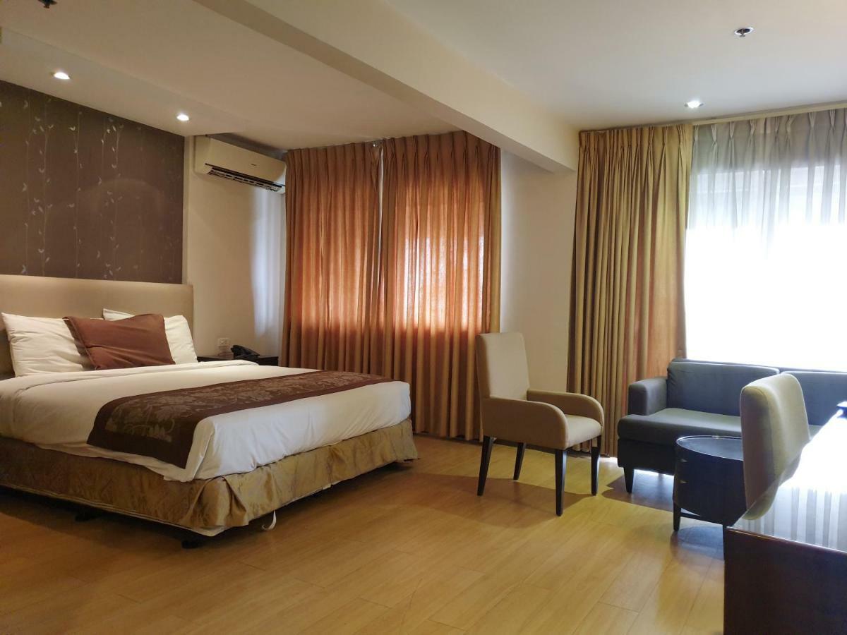 Imperial Palace Suites Quezon City Zewnętrze zdjęcie